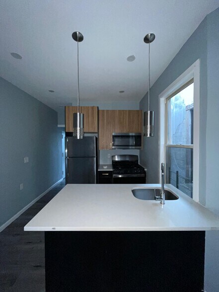 Building Photo - 485 Mercer St