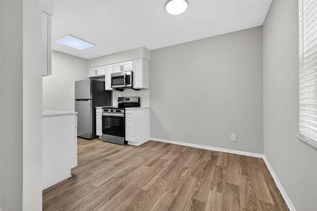 Building Photo - 612 Bass Ct