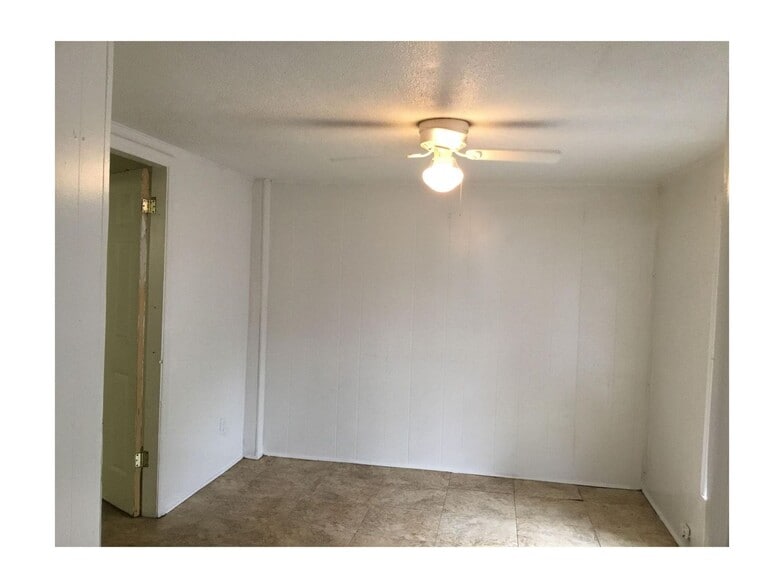 Building Photo - 1016 Greens Lake Rd