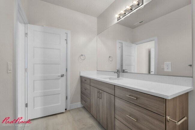 Building Photo - Brand New 3 Bedroom Townhome in Washington!