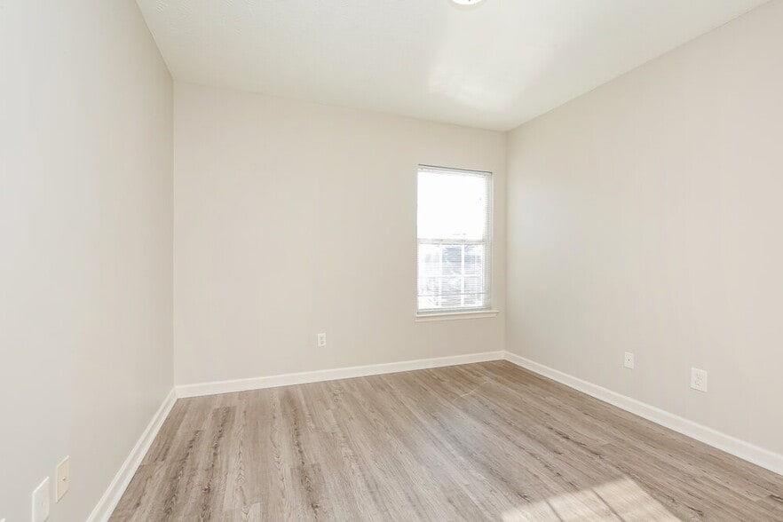 Building Photo - 312 Sarna Dr