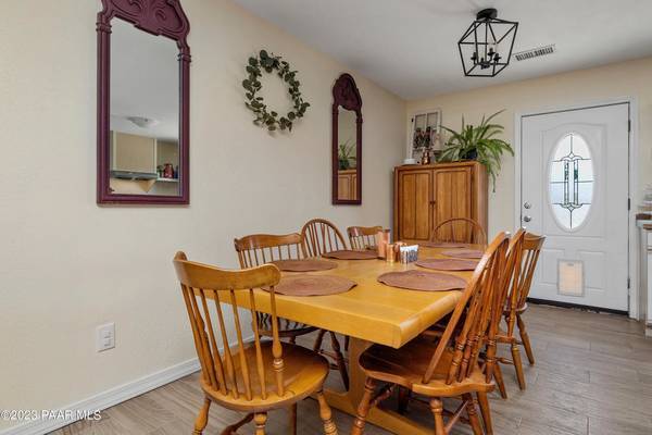 Building Photo - 3620 N Treasure Dr