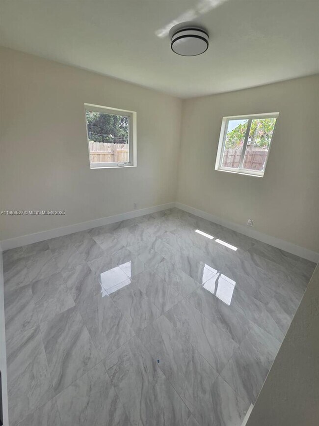 Building Photo - 2615 NW 62nd Ave