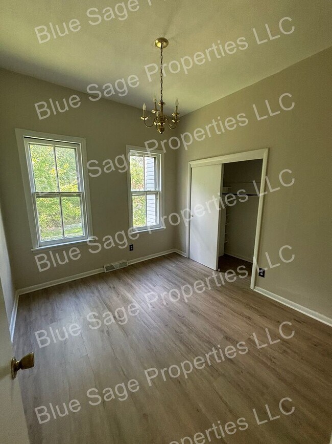 Building Photo - 26 Stratford Ave