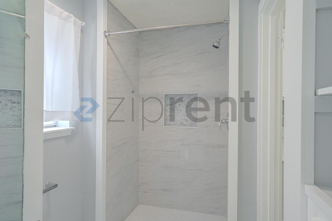 Building Photo - Unit