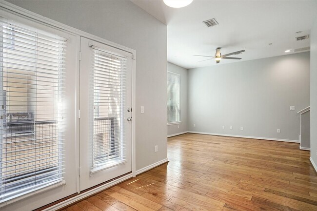 Building Photo - 4050 McKinney Ave