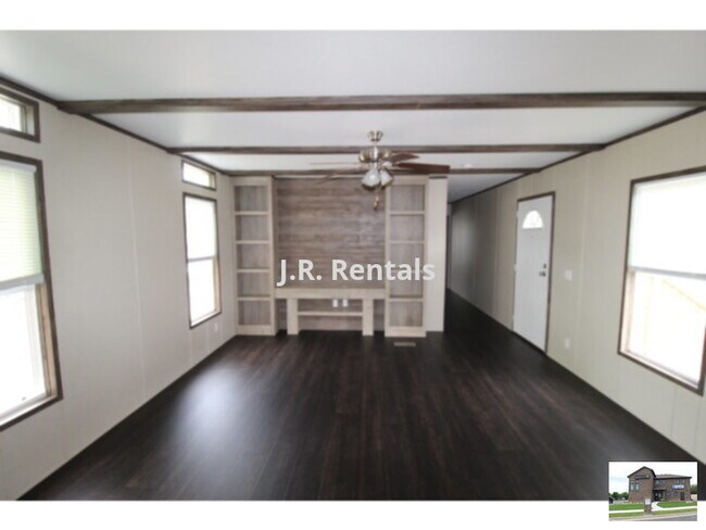 Building Photo - 31 Cedar Grove Dr