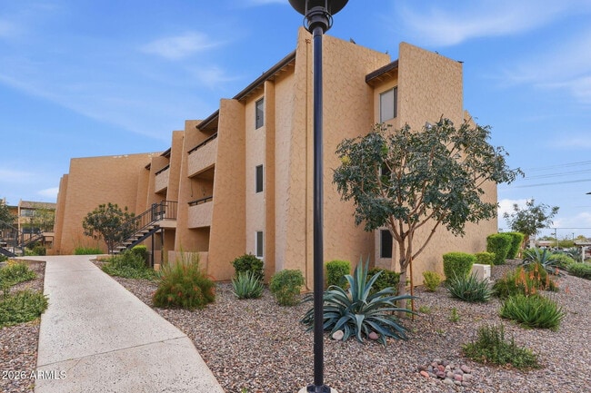 Building Photo - 8055 E Thomas Rd