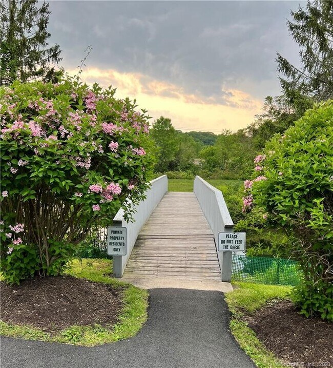 Building Photo - 2 Juneberry Ln