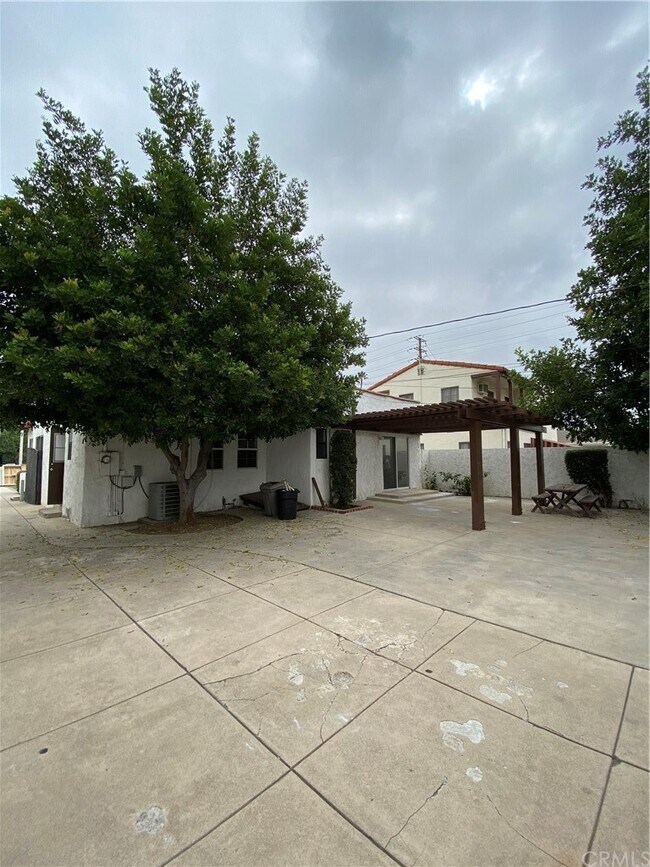 Building Photo - 5713 Temple City Blvd