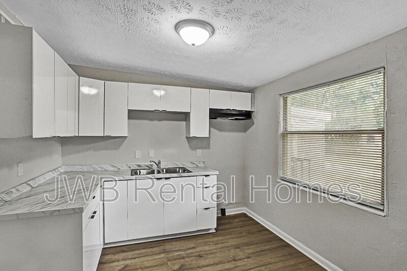 Building Photo - 10536 Keuka Dr