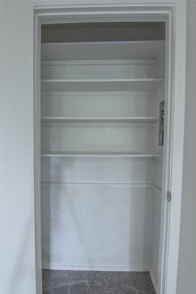 Building Photo - 15806 Val Verde Dr