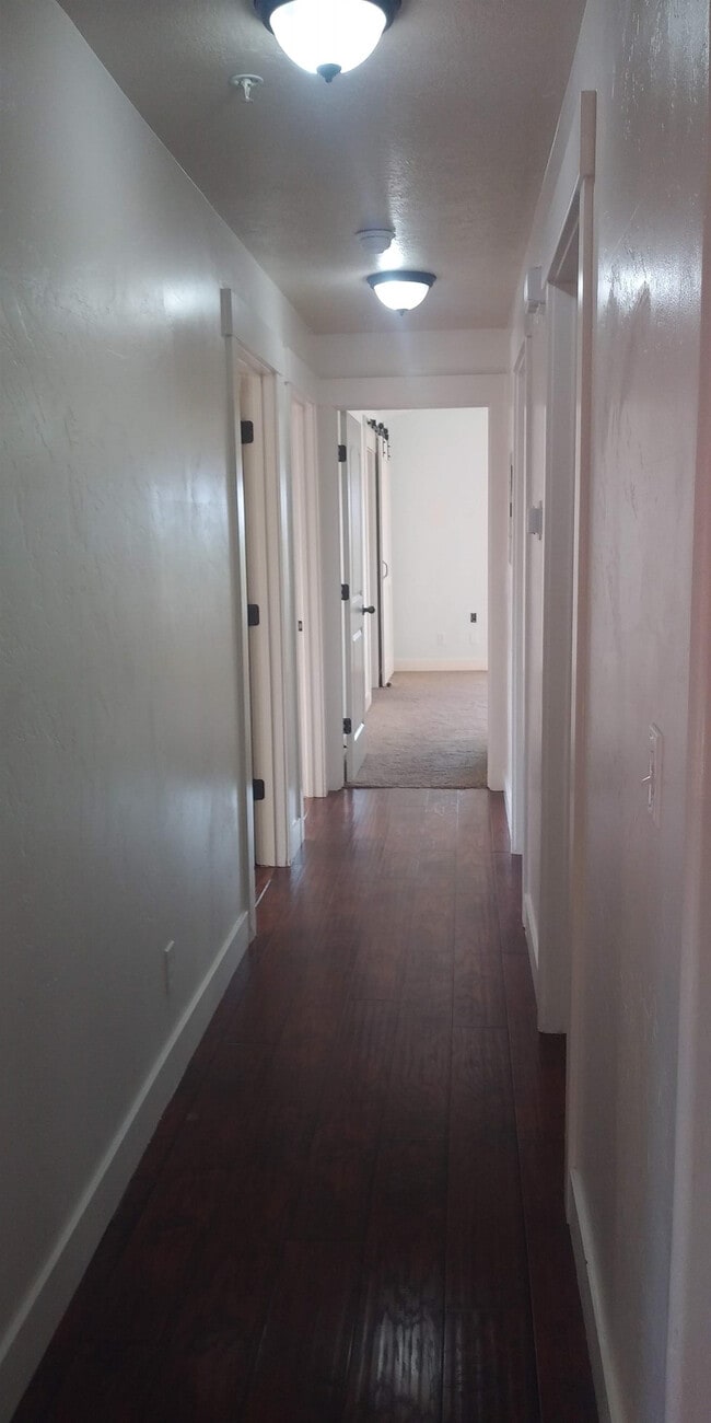 Building Photo - 1045 S 1700 W