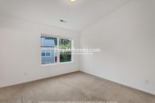 Building Photo - Spacious Townhome in Tanasbourne!