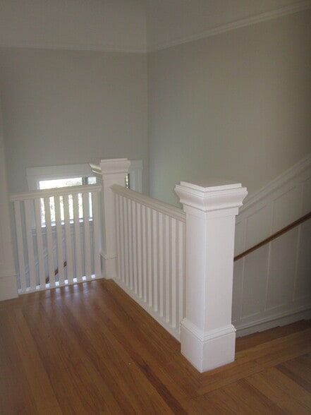 Front stairway foyer - 5826 Occidental St
