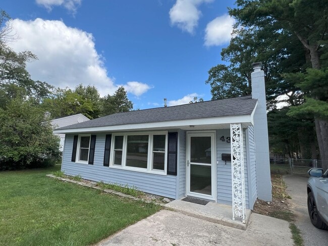Building Photo - NEWLY REMODELED 3 BEDROOM HOME NEAR CIVIC ...