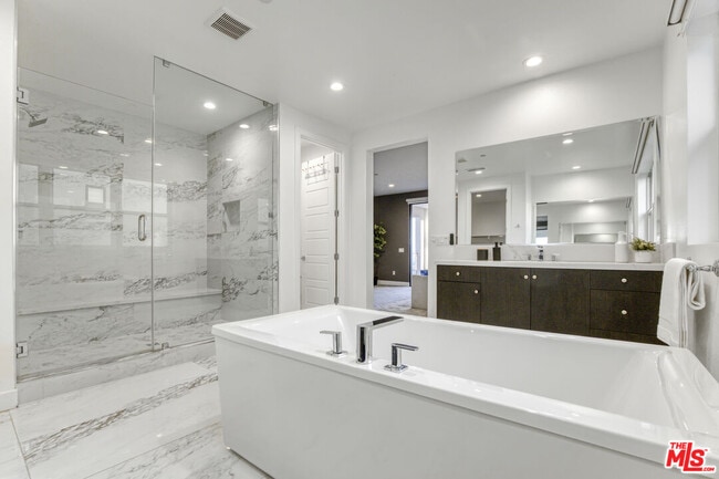 Building Photo - 20248 Willoughby Ln