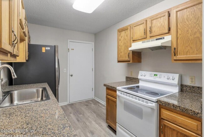 Building Photo - 10855 Rutherford Ct