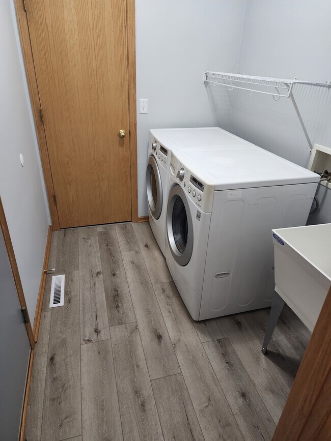 Building Photo - 1071 36th St W