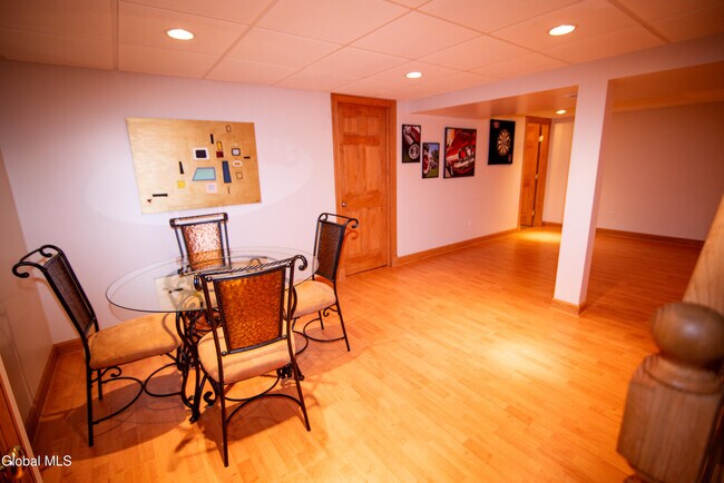 Building Photo - 15 Longwood Dr