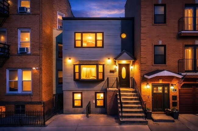 Building Photo - 211 New York Ave