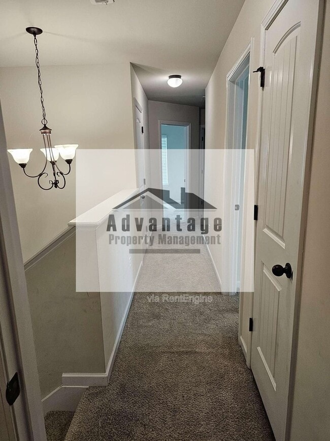 Building Photo - 250 Magnaview Dr