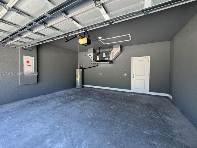 Building Photo - 6018 Acorn Cir