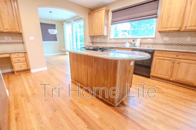 Building Photo - 11033 Grayledge Cir