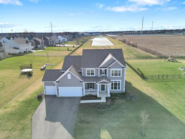 Building Photo - 2390 Glenvale Dr
