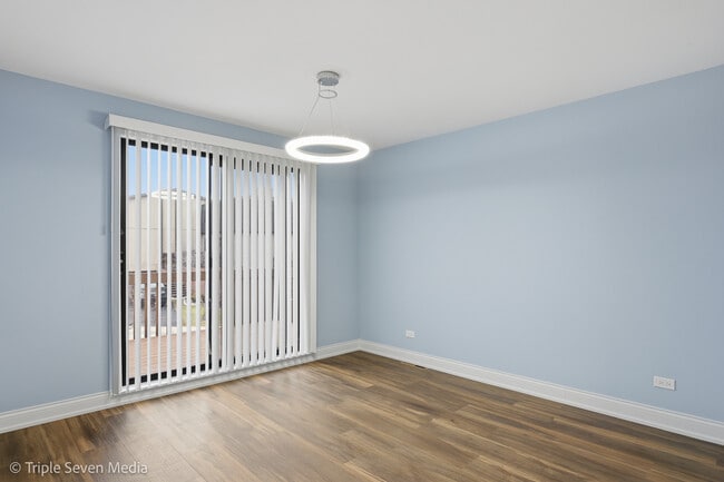 Building Photo - 777 E Golfview Dr