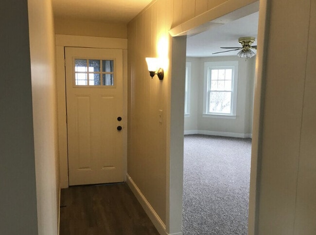 Building Photo - 5 Greystone Ave