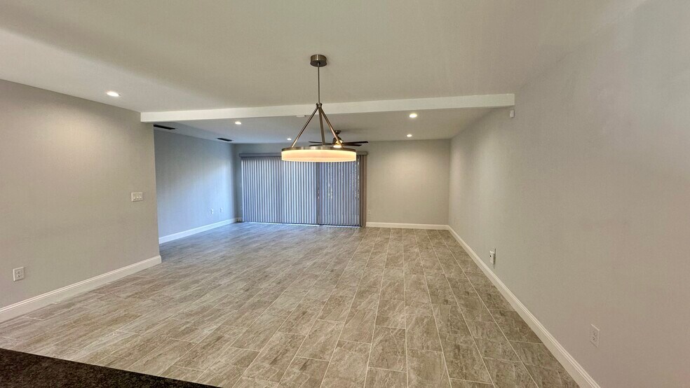 Building Photo - 7940 Los Robles Ct