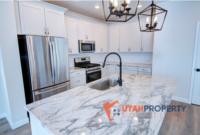 Building Photo - 4693 Daisy Ln