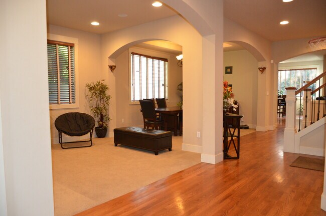 Building Photo - 11031 Muirwood Way NE