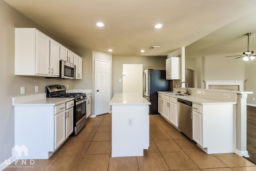 Building Photo - 3638 Slocom Dr