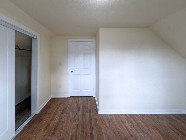 Building Photo - 960 Clark St