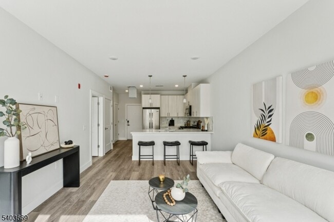 Building Photo - 140 W Webster Ave