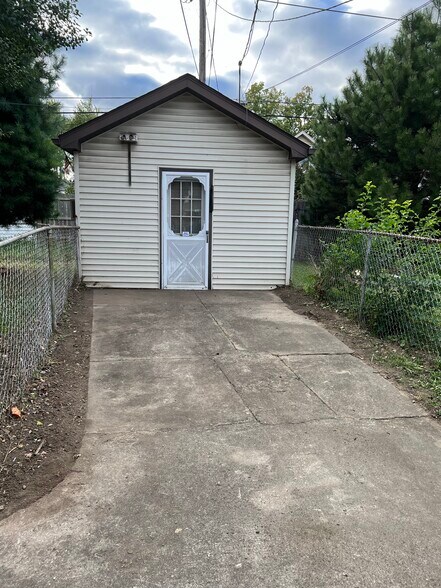 Detached insulated workshop - 2416 Sherry Rd