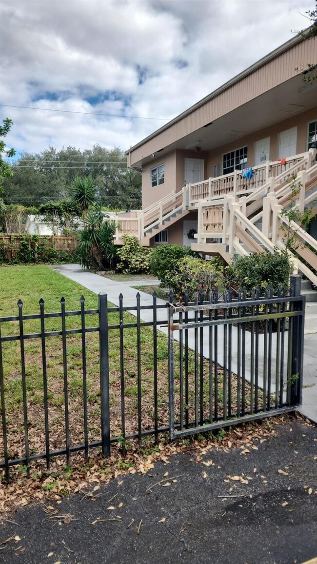 Building Photo - 1728 Pierce St