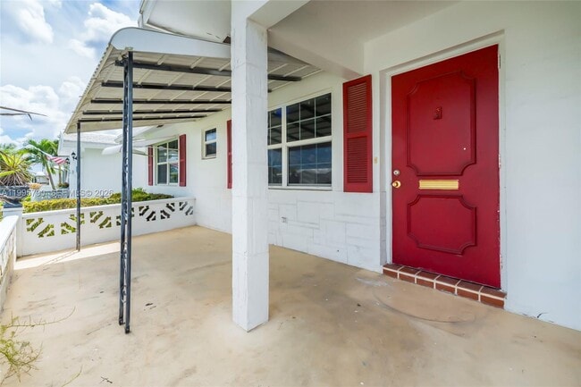 Building Photo - 1005 SW 18th St