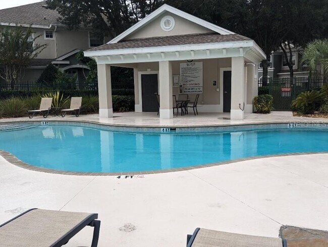 Building Photo - 2142 Park Crescent Dr