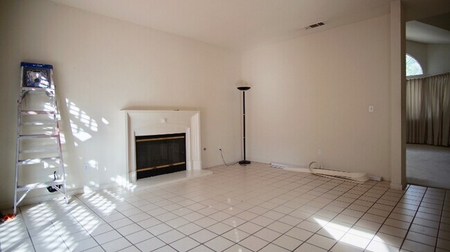 Building Photo - 1323 Chessington Dr