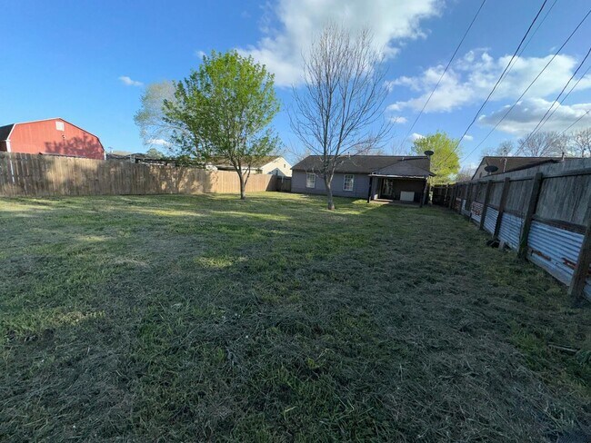 Building Photo - Great 3 Bedroom Single Family in Angleton