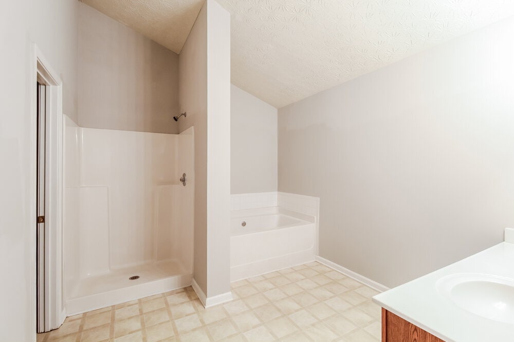 Building Photo - 740 Shadow Lake Dr