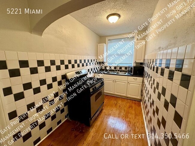 Building Photo - 5221 Miami-