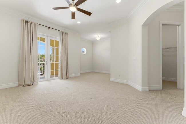 Building Photo - 6109 NW Kendra Ln