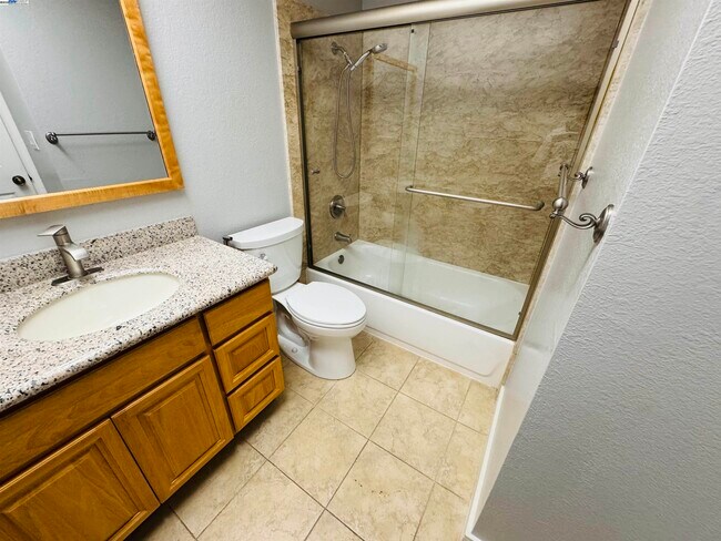 Building Photo - 122 Lynx Ct
