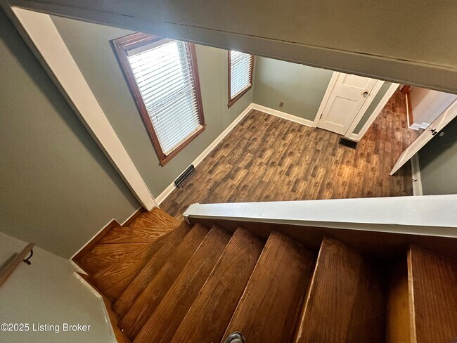 Building Photo - 332 E Esplanade Ave