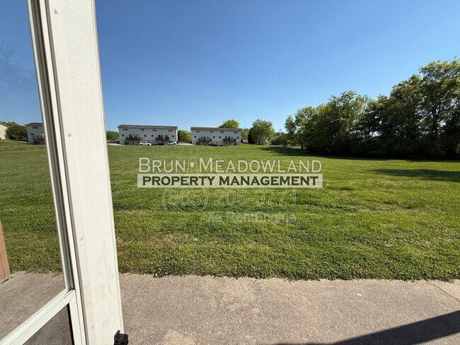 Building Photo - 1921 Meadowland Ln