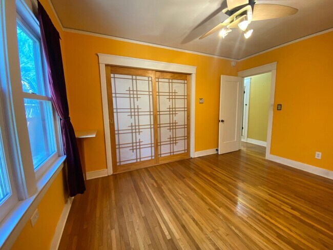 Building Photo - CHARMING! BACKYARD OASIS! REAL HARDWOOD FLOORS! FULL SIZED WASHER/DRYER! OFF OF ADAMS AVE!